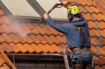 Démoussage et hydrofuge de toiture à Gourbit